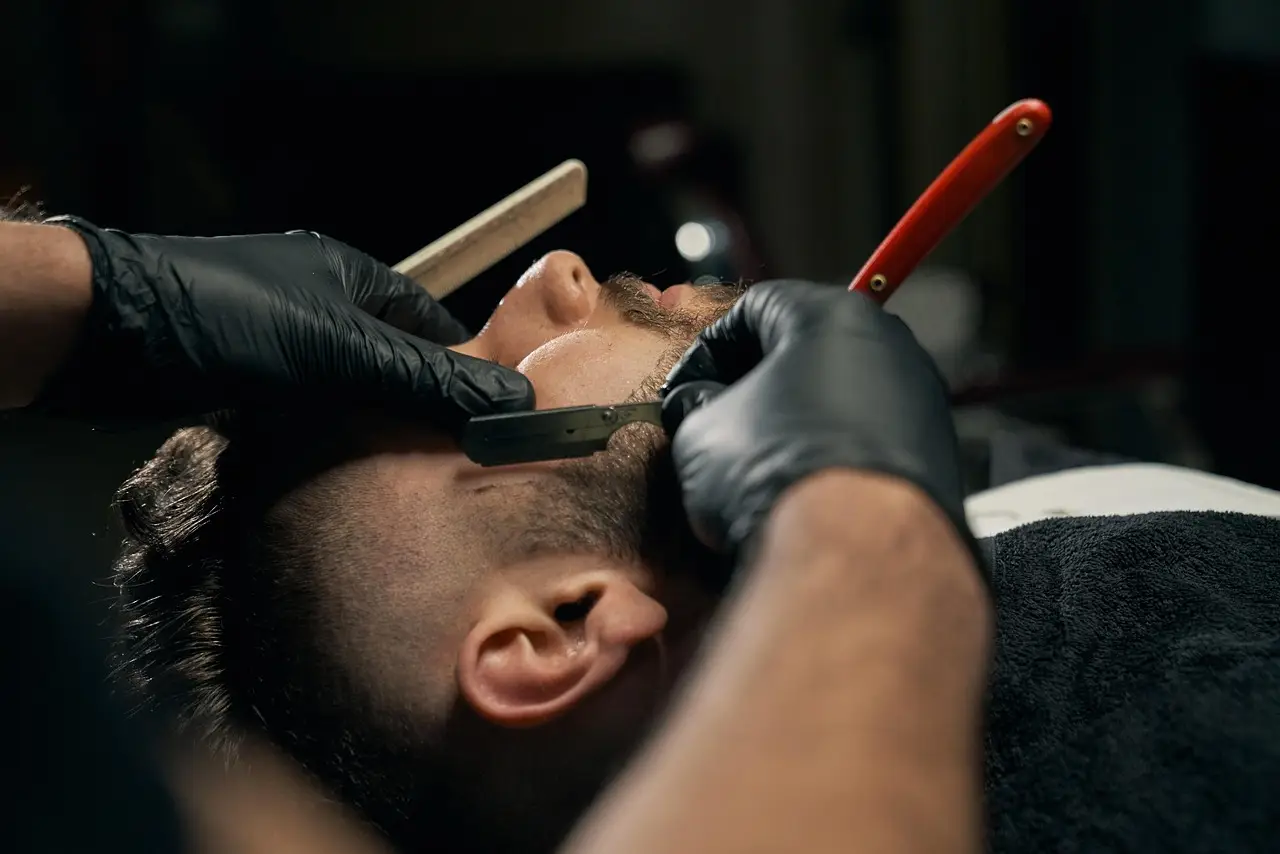 Skin fade warning over ringworm caught at barbers - BBC